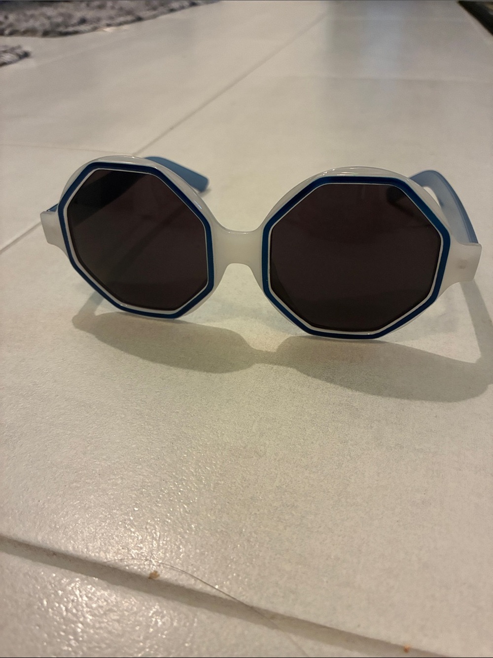 Woman Octagon Sunglasses - White & Blue